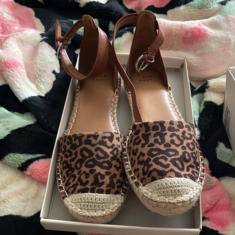 Chloe leopard womens sandals